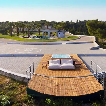 Vilă Crown Royal Luxury Estates *