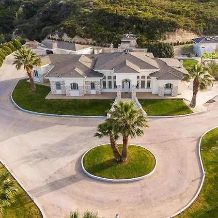 Vilă Crown Royal Luxury Estates