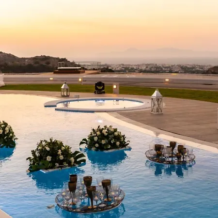 Crown Royal Luxury Estates Vilă Tsairi