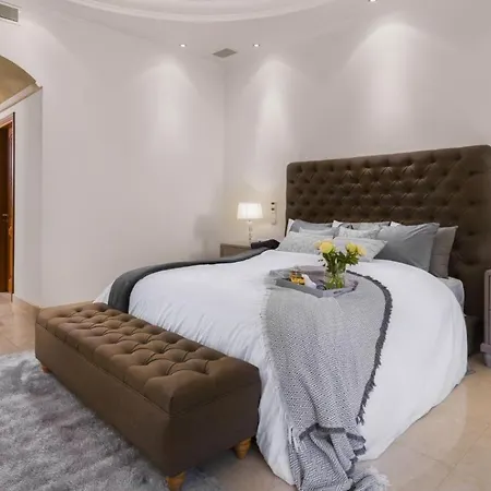 Vilă Crown Royal Luxury Estates Tsairi