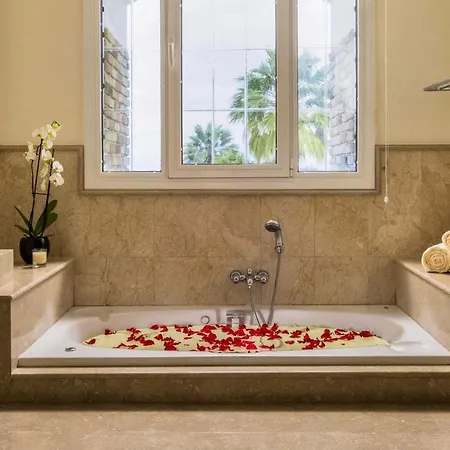 Crown Royal Luxury Estates Vilă *