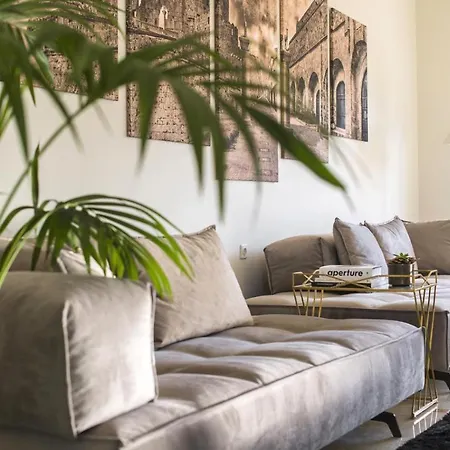 Vilă Crown Royal Luxury Estates *